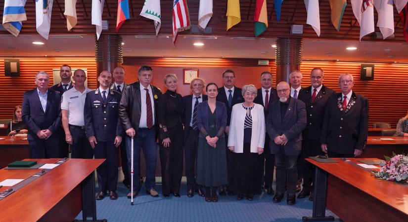 Ők Komárom-Esztergom vármegye hétköznapi hősei – átadták a díjakat a Megyeházán