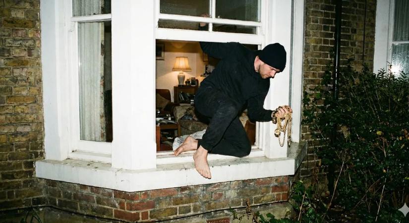 15 év után jöttek rá, hogy ki a „mezítlábas” debreceni betörő