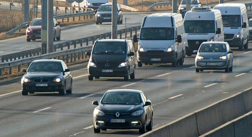 Újabb hazai autópályát szélesítenek ki, sok helyen három sávosra bővítik