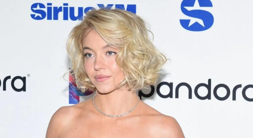 Ördögien dögös! Sydney Sweeney szexi fotói kiszivárogtak a medence mellől