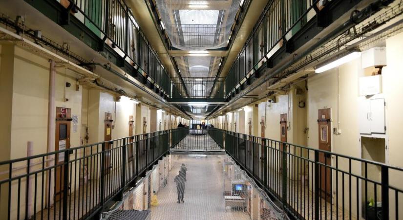 Ágyneműből eszkábált kötél segítségével szökött meg két rab Franciaországban