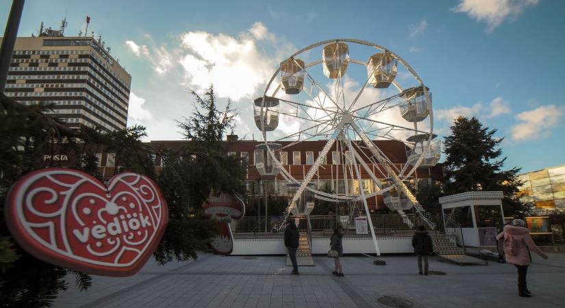 Óriáskerék és a Mikulás várja az idei Illatos Advent látogatóit (galéria  videó)