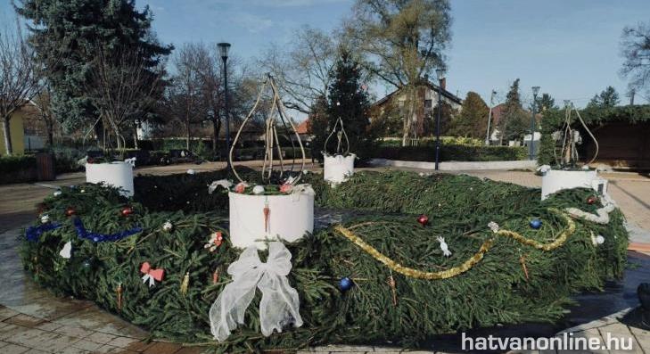 Fenyőfából karácsonyfa 