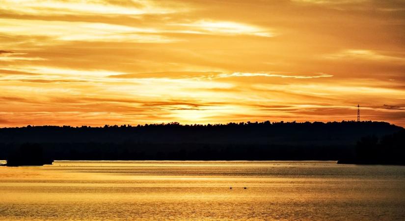 Délkelet felől felhősödés