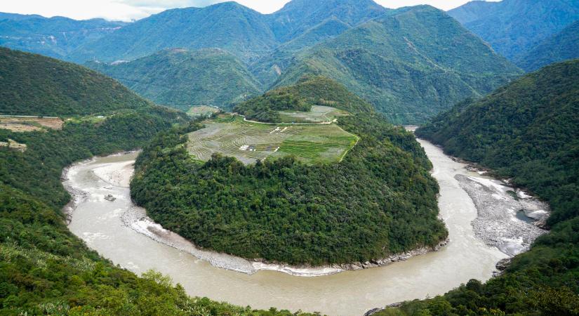 Jönnek a hidrodespoták: Kína az évszázad beruházásához hegyeket és falvakat töröl el a föld színéről