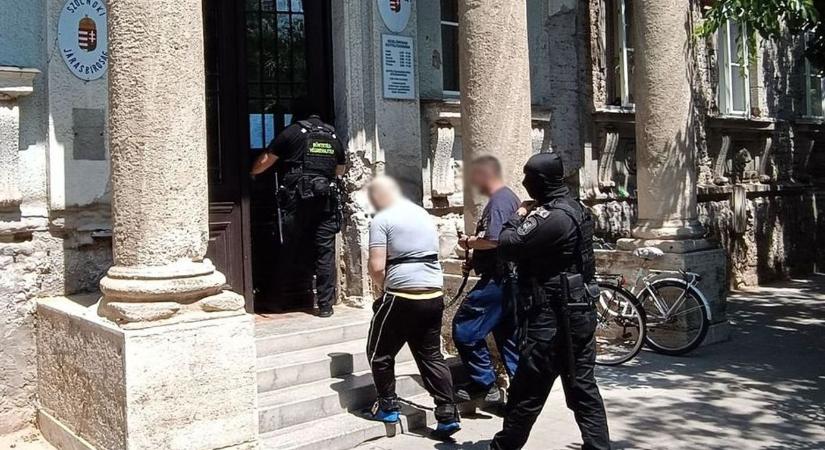 „Veled együtt fogom lemészárolni a családodat” – Gyerekei szeme láttára végezte ki volt párját