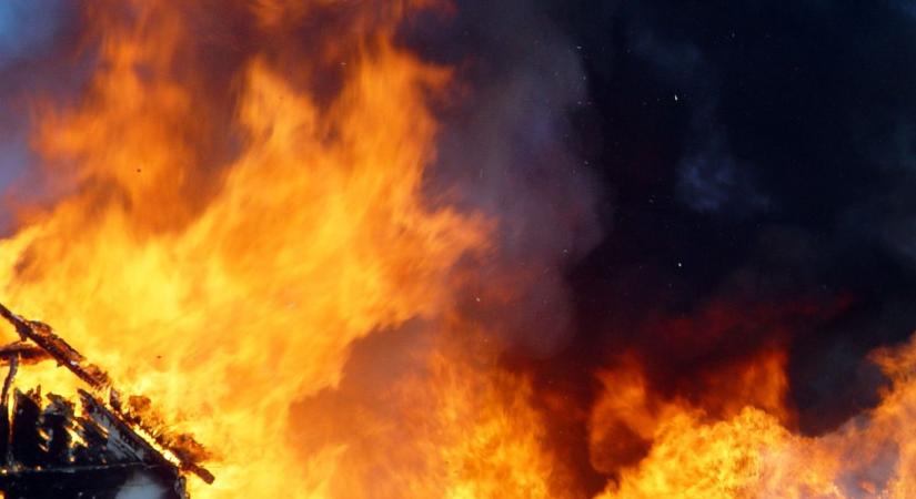 Három település lánglovagjai oltották a családi házat Berzencén