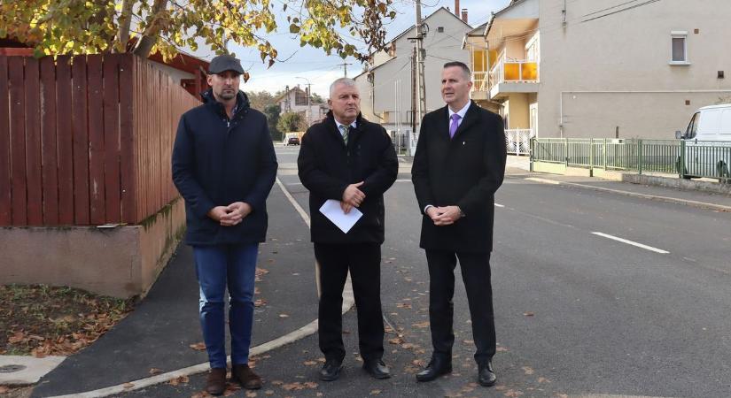 Teljes körű megújulás út alatt és felett – Véget értek a munkálatok ebben az utcában (galéria, videó)