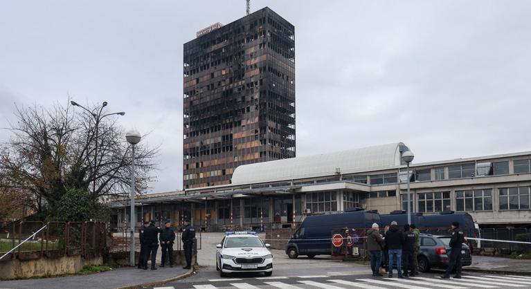 Több száz kilogramm robbanóanyaggal dönthetik romba a híres toronyházat