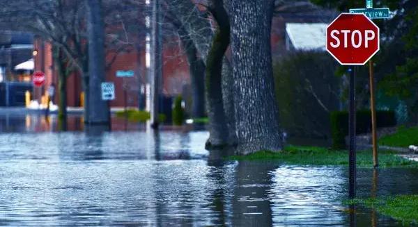 Borsod-Abaúj-Zemplén vármegyében, a Sajó áradása miatt lezárták a következő utakat