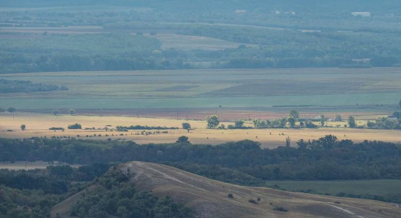 Belekaphat a szél a hajunkba – így alakul a holnapi időjárás Törökszentmiklóson