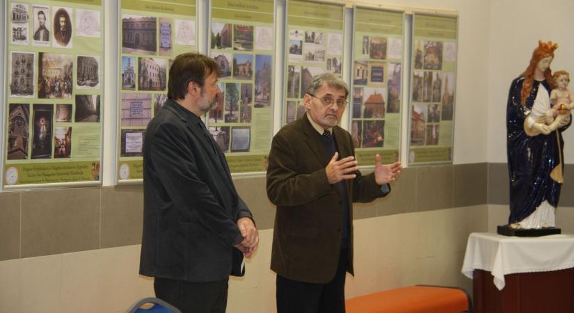 Jókai Mór kiállítás nyílt a soproni gimnázium aulájában