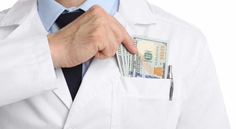 Vádat emeltek a nagyváradi kardiológus ellen csúszópénz elfogadása miatt