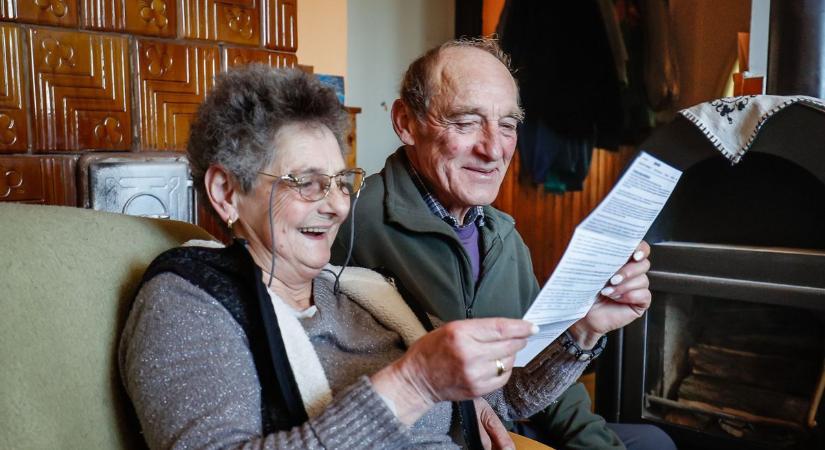 Jó hír a nyugdíjasoknak: így emelkednek a juttatások 2026-ban