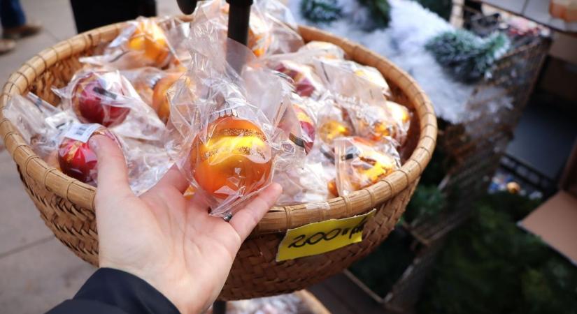 Leáldozott a karácsonyi gömböknek? Ennyiért kaphatsz gyertyát és díszt a zalai adventi vásárban (galéria)