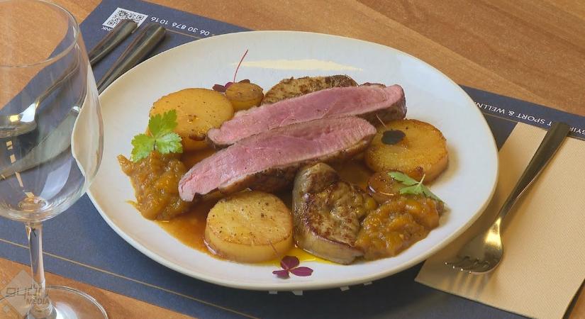 Ünnepi kacsamell modern köntösben