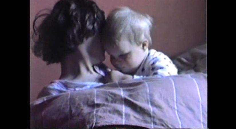 „Sokat gondolkodtam azon, mennyire fair így kiszolgáltatni a családomat” – interjú Haragonics Sárával, a Szia, Sári rendezőjével