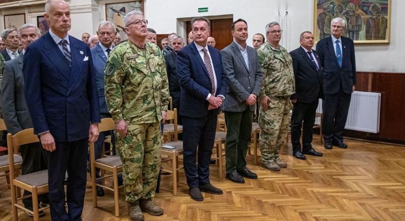 Szalay-Bobrovniczky Kristóf: Magyarország olyan katonai erőt épít, amely lehetővé teszi az ország határainak fegyveres védelmét