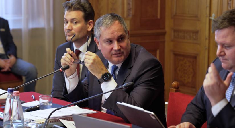 „Mi az? Minimálnyugdíj? Nem tudom a szót” – meghallgatta Nagy Mártont a gazdasági bizottság