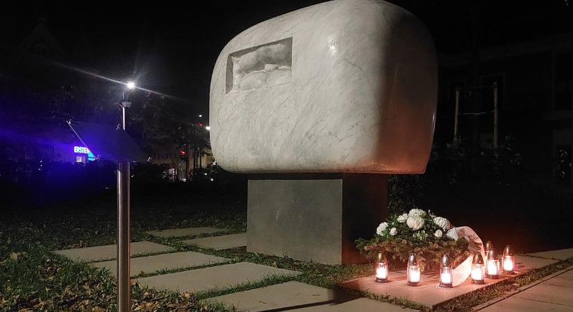 Mécsesek gyúltak Lányi Péter emlékére Szekszárdon