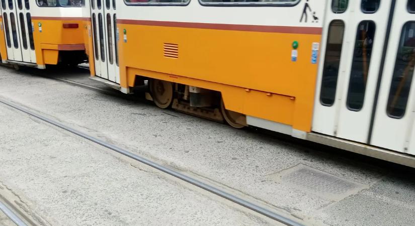 Óriási a káosz Kőbányán, megbénult a villamosforgalom