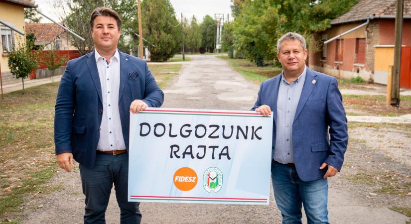 “Dolgozunk rajta” – itt a Fidesz-kampány eddigi legviccesebb képe