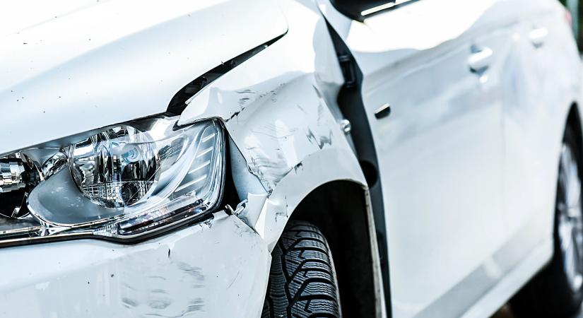 Meleg időben több a baleset – ezek a legveszélyesebb hónapok a magyar utakon