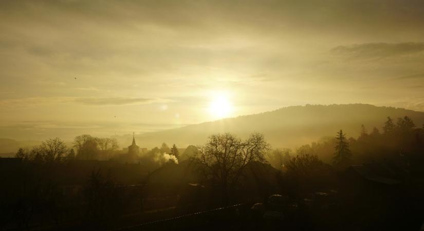 Kettős arcát mutatja ma az ég, nézzük hol húzódik a napsütés és a ború határa
