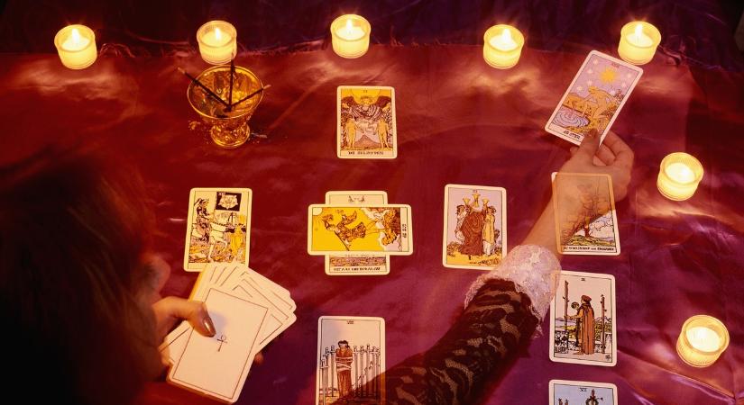 Mit ígér a tarot decemberre? – nagy energiájú változások és meglepő felismerések