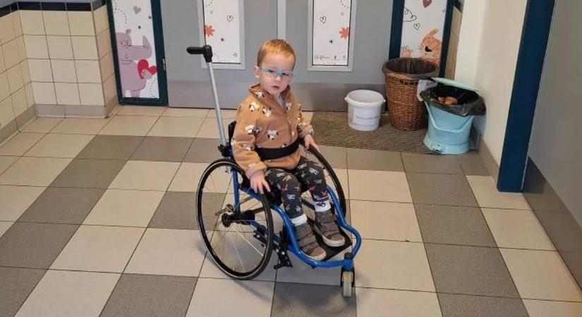 "Még nem látom, hogy fizetjük a jövő évi fejlesztéseket" - egy édesanya harca a súlyosan beteg gyerekeiért