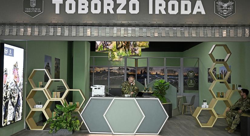 Felfoghatatlan összeg: kiderült, pontosan mennyibe kerül nekünk a magyar hadsereg felfegyverzése