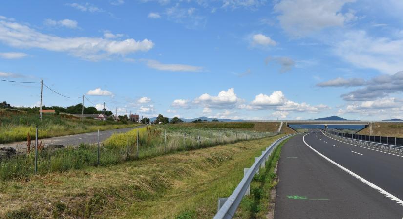 Figyelem autósok: így változnak az autópálya matrica árak 2026-ban!