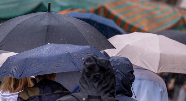 Kettészakad az ország időjárása, mutatjuk, hol készüljenek csapadékra