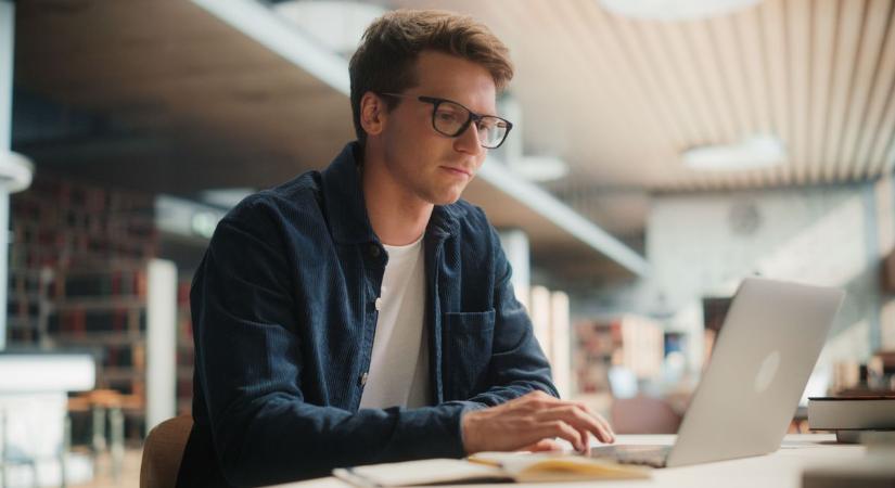 Egyre hosszabb ideig tart munkát találni – ezek az ágazatok kínálnak milliós fizetést