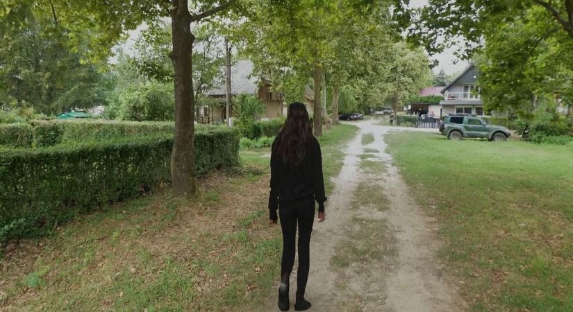 Félelem és rettegés Harkányban: idegen személy járja a nyitott házakat