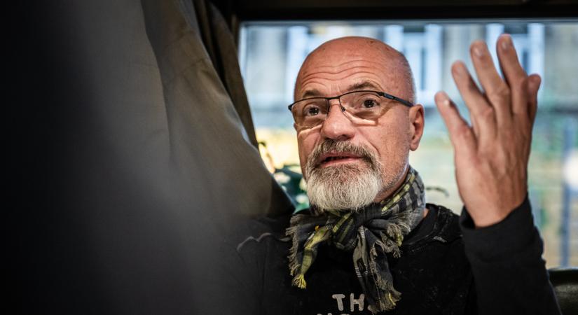 Zacher Gábor: Beszedi a gyógyszereit, és azt gondolja, meggyógyult. Lófaszt gyógyult meg