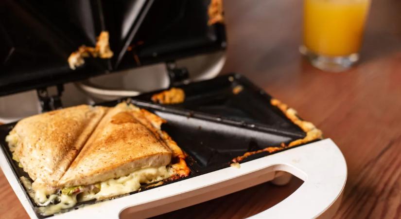 Ha így használod a melegszendvicssütőt, soha többé nem kell kitakarítanod