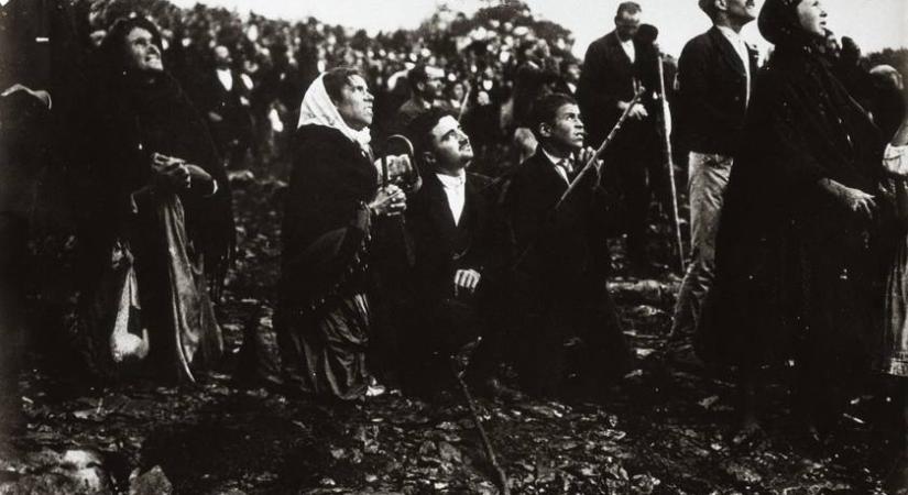 Csoda vagy tömeges hallucináció? Több mint 30 ezer ember volt tanúja a fatimai jelenésnek