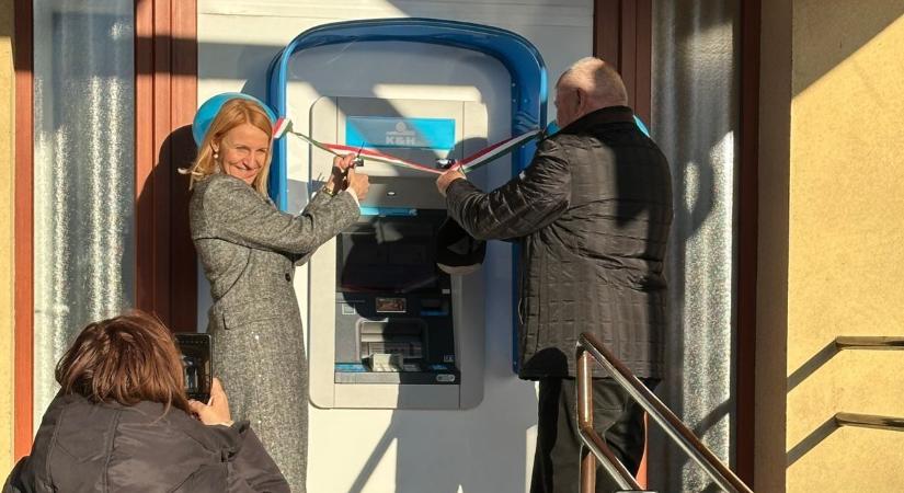Bankautomata könnyíti meg a készpénzhez való hozzájutást Mezőtárkányban