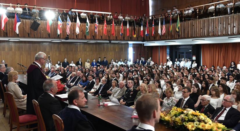 Drogprevenciós előadásra kötelezett hallgatók az Állatorvostudományi Egyetemen