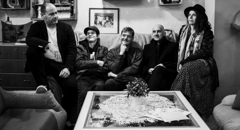 „Áttekerve a húson, ordítva néma dallamát” – megjelent az kóda új kislemeze, a semmit nem bíz ránk