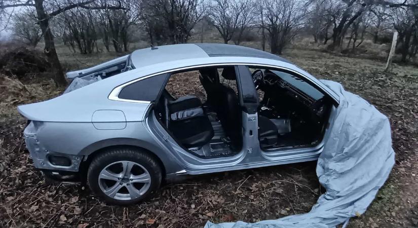 „Sokkot kaptam!” – Kamu papírokkal kibérelte, majd darabokra szedte Gergő luxuskocsiját az autótolvaj