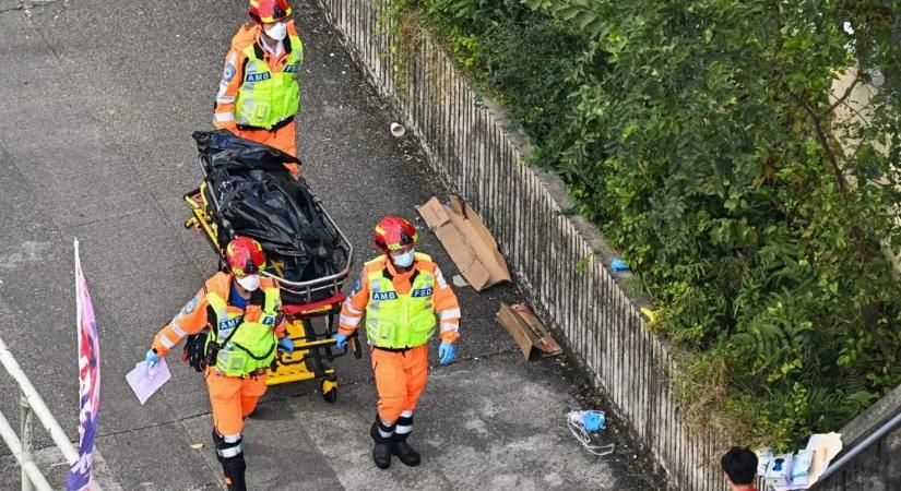 Közel 300 eltűnt a hongkongi tűz után – folyamatosan nő a halottak száma is