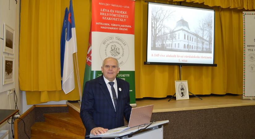 A 145 éve alakult helyi zárdaiskolára emlékeztek Léván