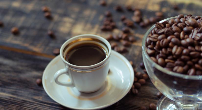 Mindenki rendszeresen issza ezt az italt, pedig nem kéne: komolyan árthat a szemnek