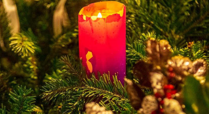 Közös adventi gyertyagyújtásokkal készül Kézdivásárhely a karácsonyra