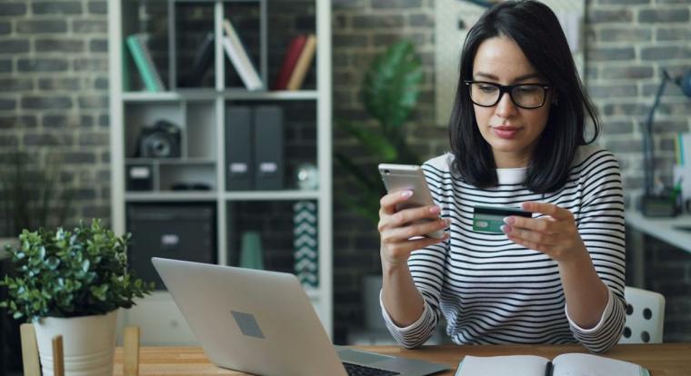 Nagyot nyertünk, az Európai Unió a közösségi platformokat teszi felelőssé a rajtuk terjedő csalásokért!