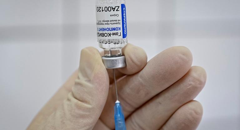 Az orosz vakcina magyar megoldása menti meg Európát?