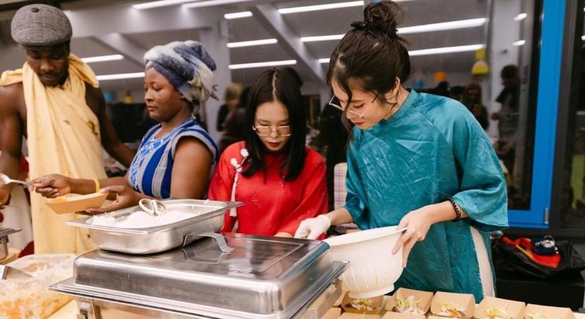 13 ország hallgatói mutatták be gasztronómiai tudásukat az Eszterházyn