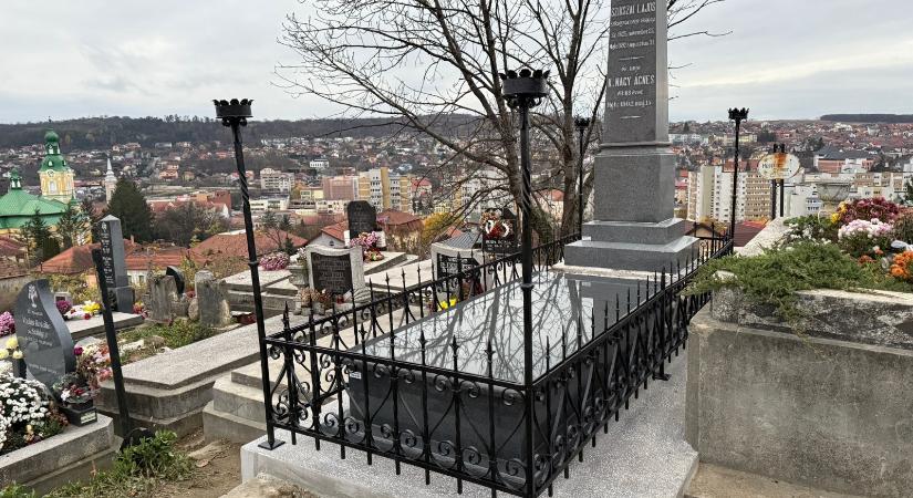 Felújították Szikszai Lajos alispán síremlékét Zilahon